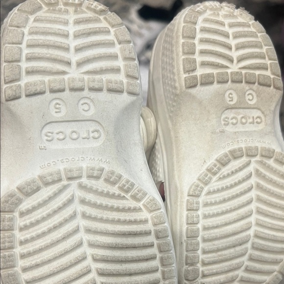Toddler white crocs size 5 - Picture 8 of 9